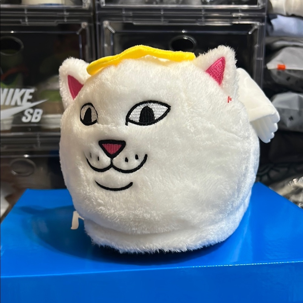 LORD ANGEL PLUSH SLIPPERS ( WHITE ) Size: L/XL - 9-13 M